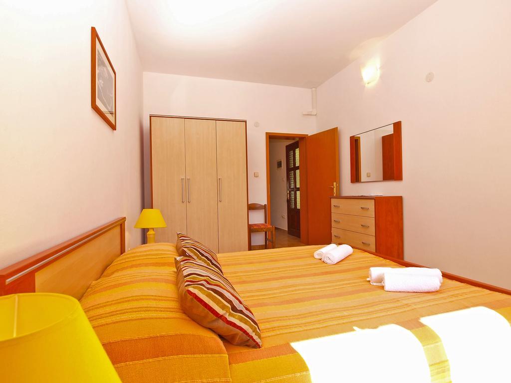 Apartments Lidija 1305 Pula Bagian luar foto