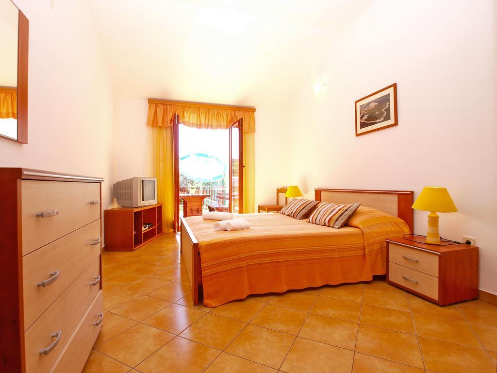 Apartments Lidija 1305 Pula Bagian luar foto