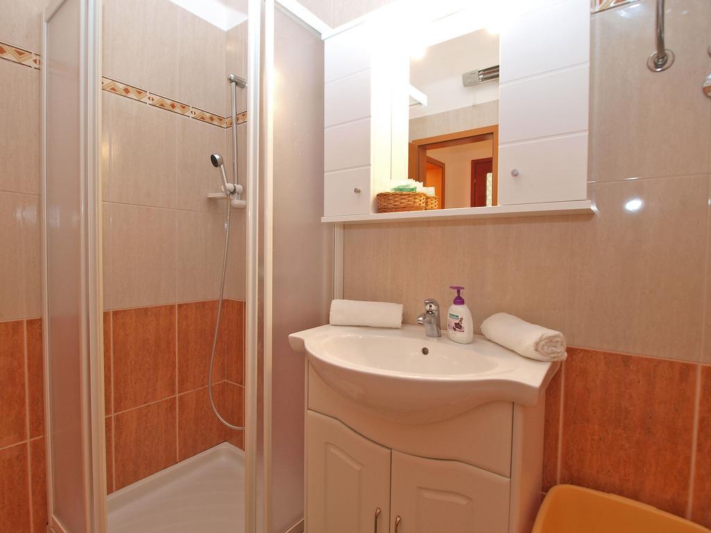 Apartments Lidija 1305 Pula Bagian luar foto