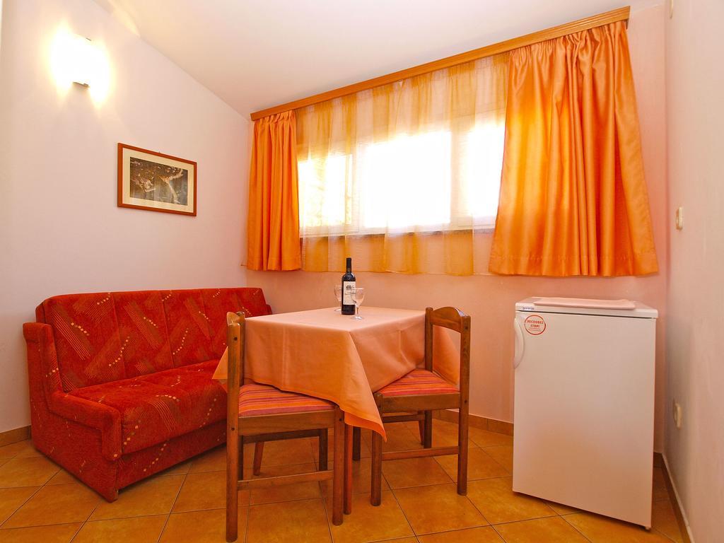 Apartments Lidija 1305 Pula Bagian luar foto